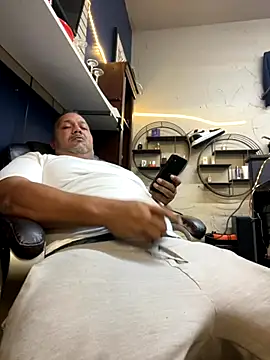 bigzae82 online show from October 1, 2025, 7:25 am