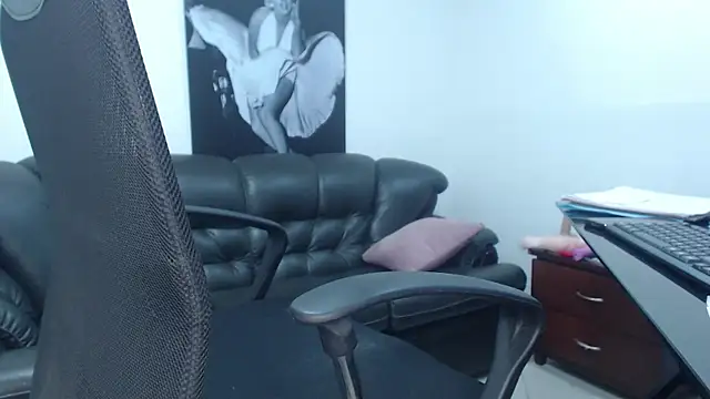 camilleDiaz16 online show from October 2, 2025, 7:21 pm