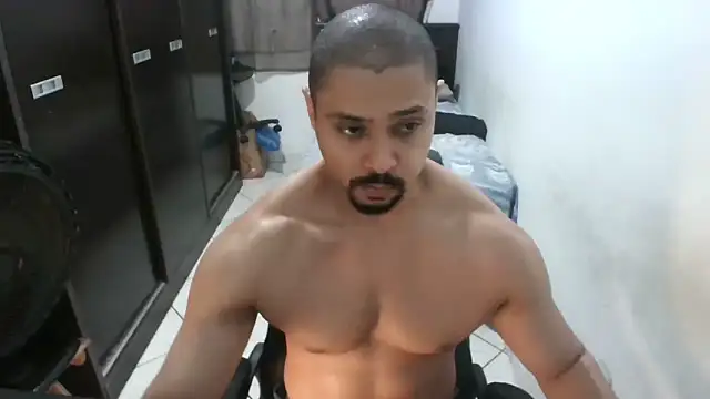 Snapshot of Brian_Aries chatting on June 6, 2026, 3:33 am Brian Aries online show from June 6, 2026, 3:33 am