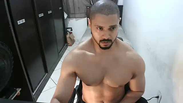Snapshot of Brian_Aries chatting on August 4, 2026, 12:36 am Brian Aries online show from August 4, 2026, 12:36 am