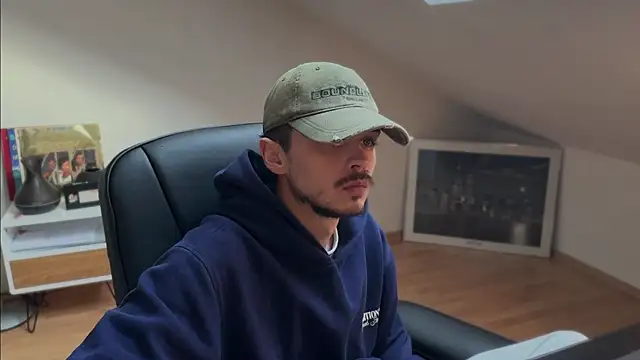 naked psy online show from November 5, 2025, 9:20 am