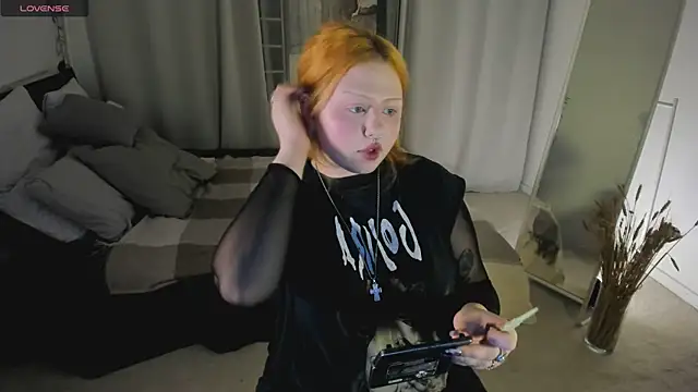 bitchofsun  online show from October 16, 2025, 4:52 pm