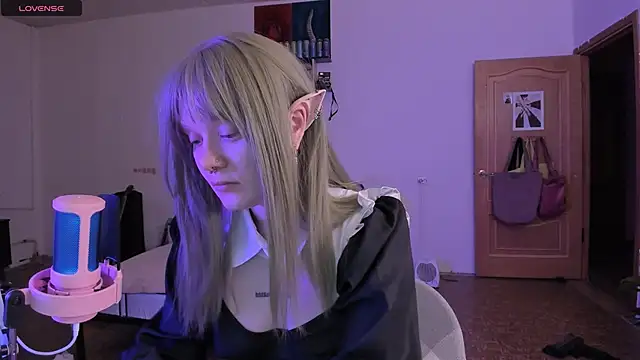 cyber whore  online show from November 11, 2025, 4:29 pm