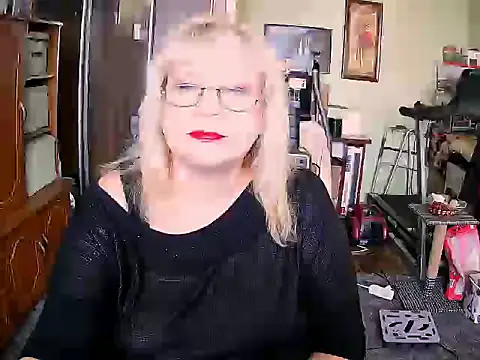 LOLA8888 online show from September 28, 2025, 10:42 am