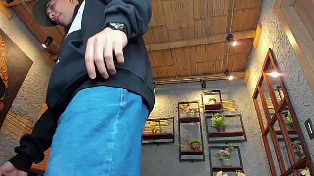 alexgiraldo  online show from March 4, 2025, 2:32 pm