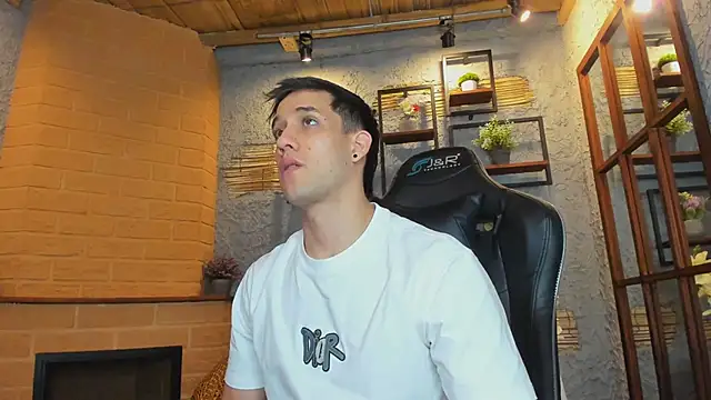 alexgiraldo  online show from March 14, 2025, 11:56 am