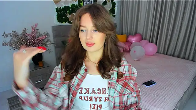 Snapshot of MiracleCurly chatting on March 5, 2025, 7:27 pm MiracleCurly online show from March 5, 2025, 7:27 pm