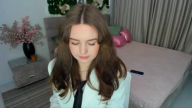 Snapshot of MiracleCurly chatting on March 13, 2025, 8:00 pm MiracleCurly online show from March 13, 2025, 8:00 pm