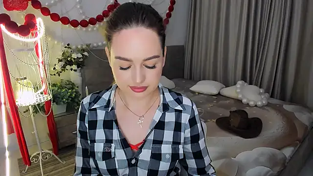 MiracleCurly online show from May 12, 2026, 7:22 pm