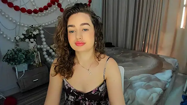 MiracleCurly online show from June 27, 2026, 4:06 am