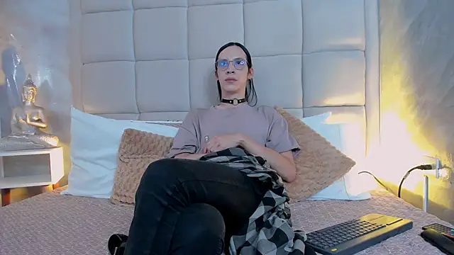 Hecatee 77 online show from September 24, 2025, 8:23 pm