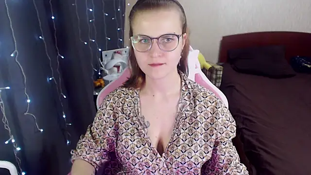 MissBrightShine online show from January 30, 2025, 4:02 pm