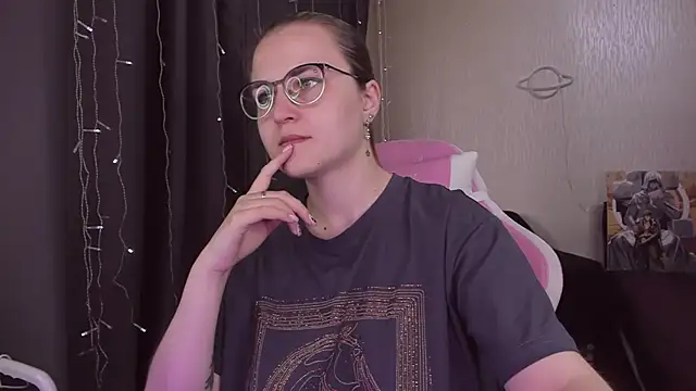 MissBrightShine online show from September 21, 2025, 10:50 am