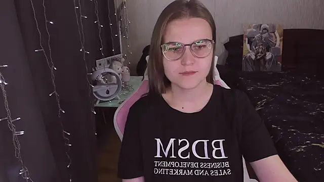 MissBrightShine online show from October 17, 2025, 10:07 am