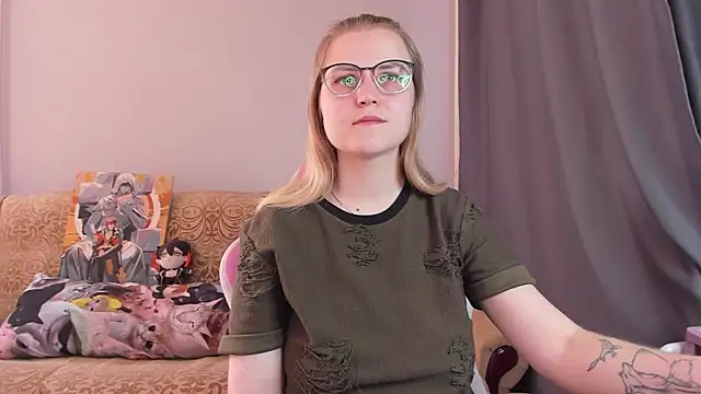 MissBrightShine online show from August 3, 2026, 1:27 pm