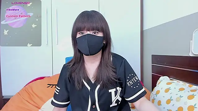 alonelove   online show from September 19, 2025, 2:24 am