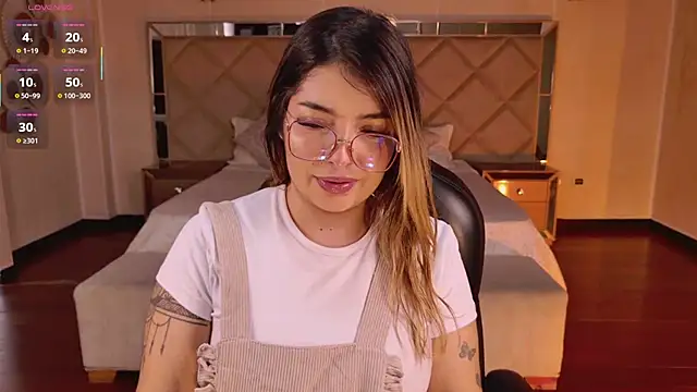 LisaMonroe  online show from September 26, 2025, 8:46 pm