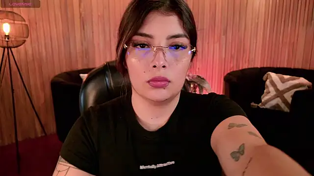 LisaMonroe  online show from December 22, 2025, 9:01 pm