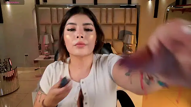 LisaMonroe  online show from April 25, 2026, 6:16 pm