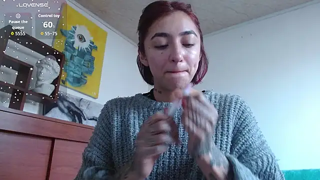 ZoeBakers  online show from September 17, 2025, 1:02 pm