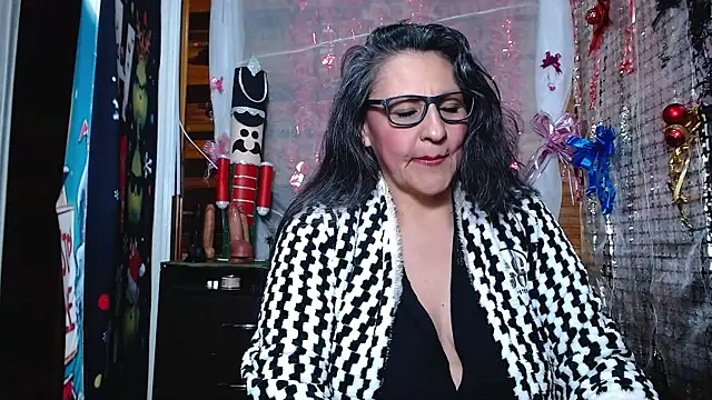Snapshot of merlyna_goldens chatting on December 22, 2024, 9:22 am merlyna goldens online show from December 22, 2024, 9:22 am