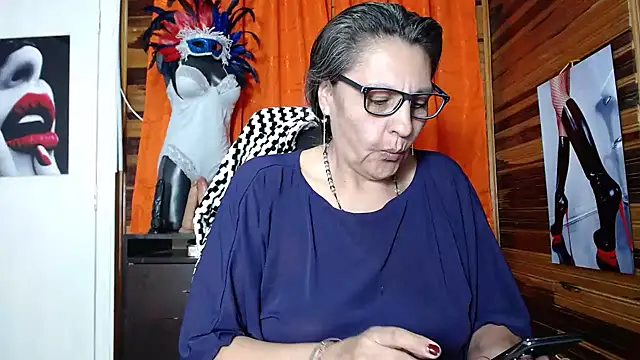 Snapshot of merlyna_goldens chatting on February 1, 2025, 3:08 am merlyna goldens online show from February 1, 2025, 3:08 am