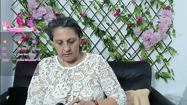 Snapshot of merlyna_goldens chatting on October 22, 2025, 11:15 pm merlyna goldens online show from October 22, 2025, 11:15 pm