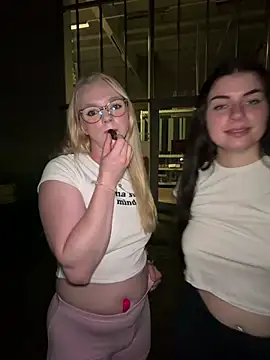 EllyNora online show from August 4, 2026, 10:34 pm