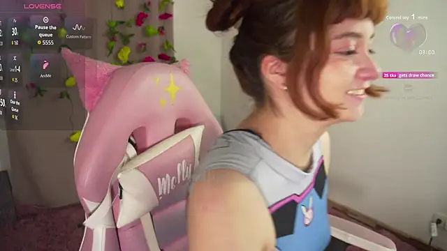 Snapshot of molly_russell chatting on October 23, 2025, 7:01 pm molly russell online show from October 23, 2025, 7:01 pm