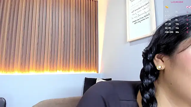 Paula Desousa online show from June 13, 2026, 7:56 pm