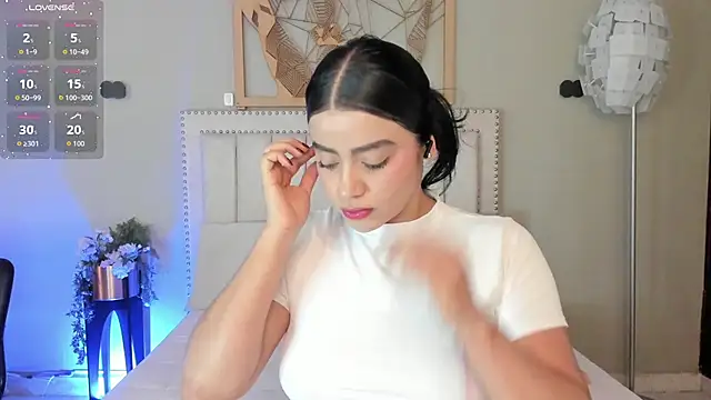 Paula Desousa online show from June 16, 2026, 7:49 pm