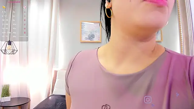 Snapshot of Paula_Desousa chatting on July 3, 2026, 7:53 pm Paula Desousa online show from July 3, 2026, 7:53 pm