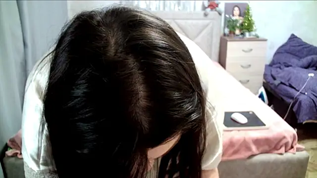 Snapshot of juliettkalen chatting on December 27, 2024, 11:39 am juliettkalen online show from December 27, 2024, 11:39 am