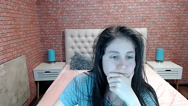 Snapshot of Holliy_Cooper chatting on December 24, 2024, 12:33 pm Holliy Cooper online show from December 24, 2024, 12:33 pm