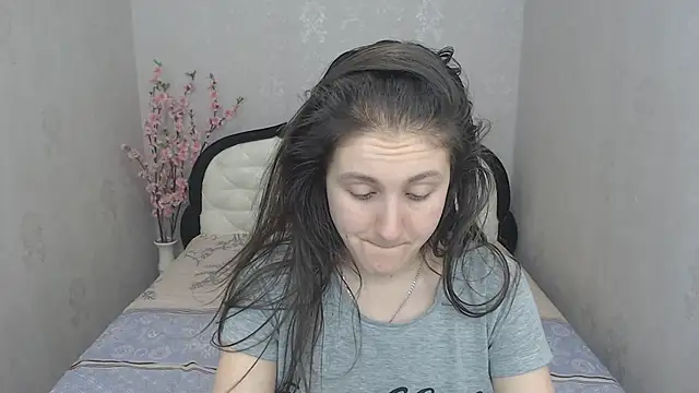 Snapshot of Holliy_Cooper chatting on February 6, 2025, 1:43 pm Holliy Cooper online show from February 6, 2025, 1:43 pm