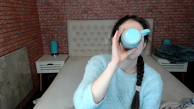 Snapshot of Holliy_Cooper chatting on February 8, 2025, 9:35 am Holliy Cooper online show from February 8, 2025, 9:35 am