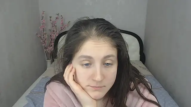 Snapshot of Holliy_Cooper chatting on February 13, 2025, 12:00 pm Holliy Cooper online show from February 13, 2025, 12:00 pm