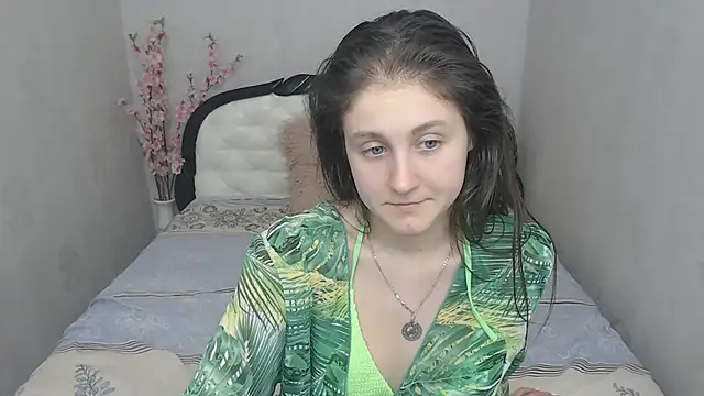 Snapshot of Holliy_Cooper chatting on March 12, 2025, 4:24 pm Holliy Cooper online show from March 12, 2025, 4:24 pm