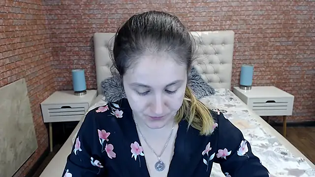 Snapshot of Holliy_Cooper chatting on September 10, 2025, 7:41 am Holliy Cooper online show from September 10, 2025, 7:41 am