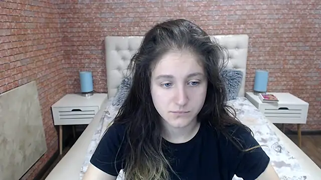 Snapshot of Holliy_Cooper chatting on September 17, 2025, 6:59 am Holliy Cooper online show from September 17, 2025, 6:59 am