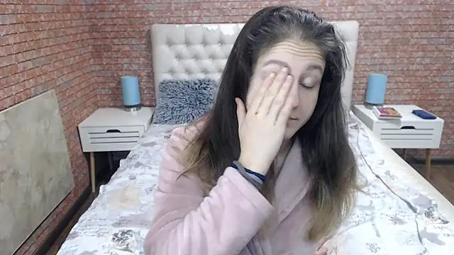 Snapshot of Holliy_Cooper chatting on September 18, 2025, 7:43 am Holliy Cooper online show from September 18, 2025, 7:43 am