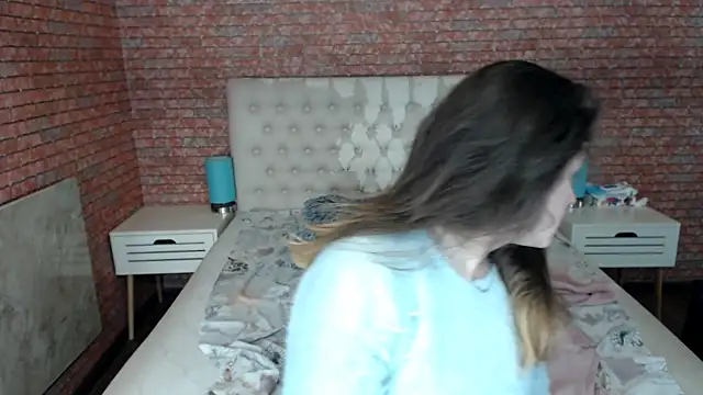 Snapshot of Holliy_Cooper chatting on October 16, 2025, 7:53 am Holliy Cooper online show from October 16, 2025, 7:53 am