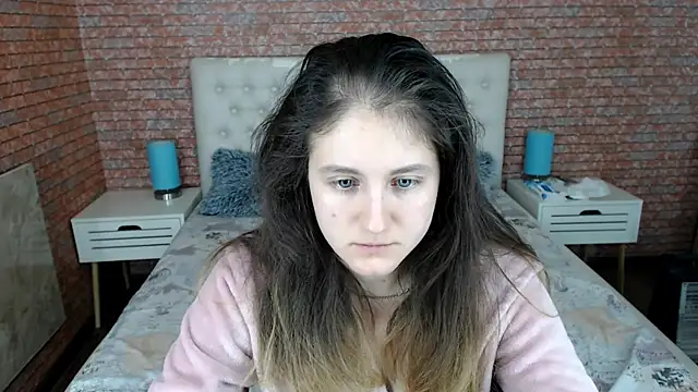 Snapshot of Holliy_Cooper chatting on October 19, 2025, 7:53 am Holliy Cooper online show from October 19, 2025, 7:53 am