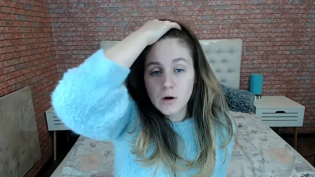 Snapshot of Holliy_Cooper chatting on October 22, 2025, 6:35 am Holliy Cooper online show from October 22, 2025, 6:35 am