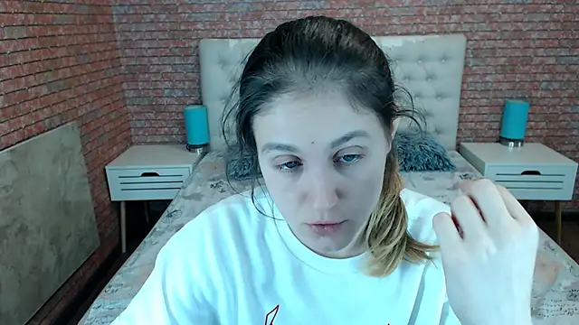 Holliy Cooper online show from November 29, 2025, 9:34 am