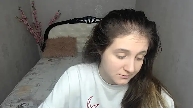 Holliy Cooper online show from February 9, 2026, 6:50 am