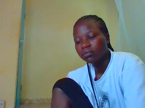 Snapshot of prettychic5 chatting on April 26, 2026, 6:33 am prettychic5 online show from April 26, 2026, 6:33 am