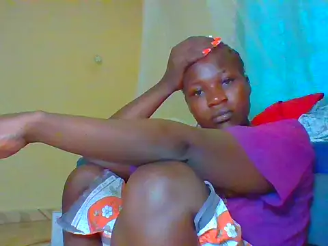 Snapshot of prettychic5 chatting on May 13, 2026, 6:11 am prettychic5 online show from May 13, 2026, 6:11 am