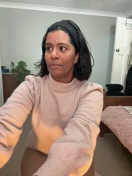 RoseMelanie online show from February 8, 2026, 8:34 pm