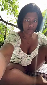 RoseMelanie online show from May 5, 2026, 11:40 am